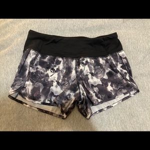 Lululemon Women’s running short